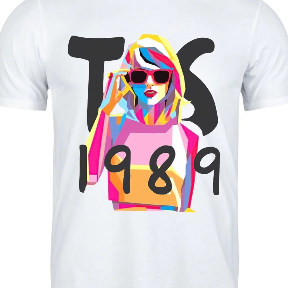 NEW 1989 Taylor Swift TS Portrait Tee
 Graphic T-Shirt with Colorful Design